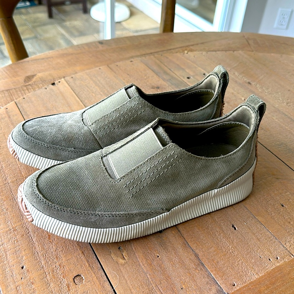 Sorel Out N About Slip On Sneaker Size 8.5 Sage EUC